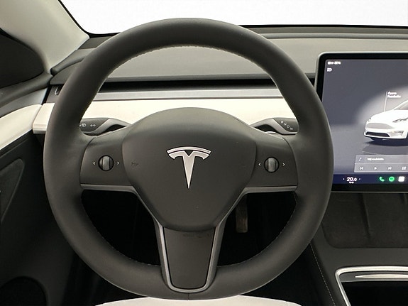 Tesla Model Y 21 of 29