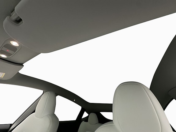 Tesla Model Y 18 of 29