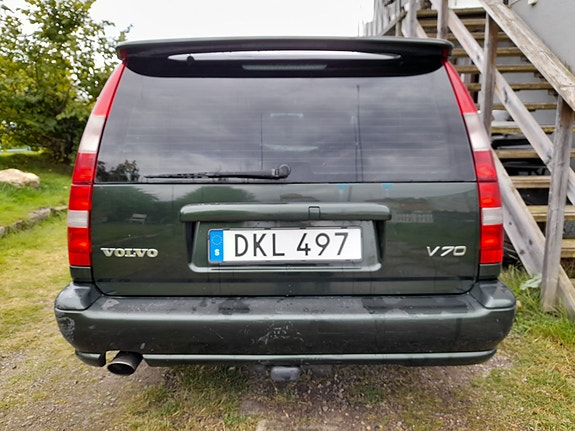 Volvo V70 2 of 5