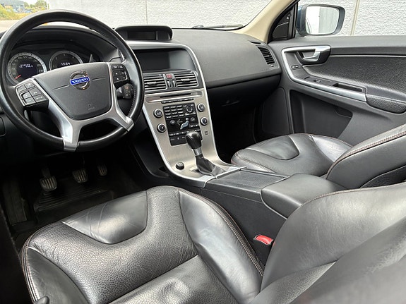 Volvo XC60 11 of 17