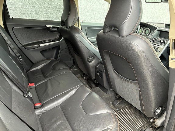 Volvo XC60 16 of 17