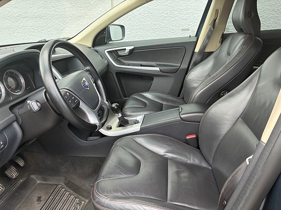 Volvo XC60 10 of 17