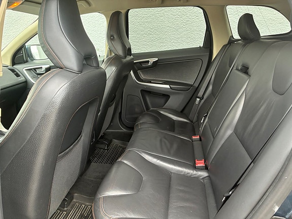 Volvo XC60 14 of 17