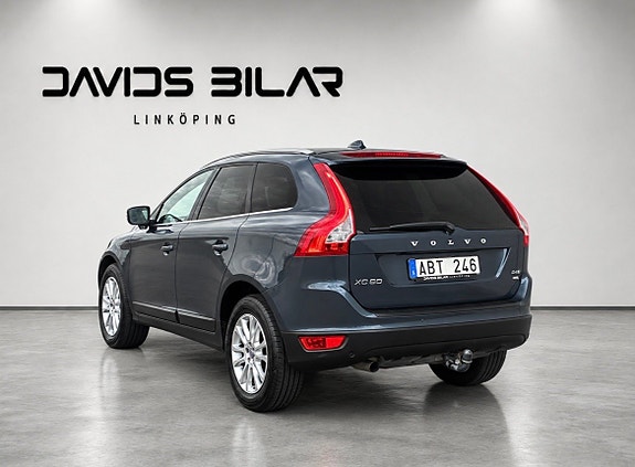 Volvo XC60 3 of 17