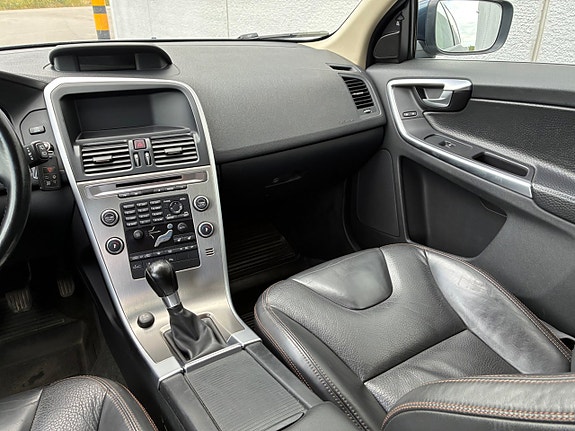 Volvo XC60 13 of 17