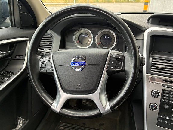 Volvo XC60 12 of 17