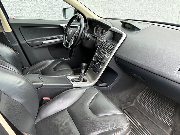 Volvo XC60 15 of 17