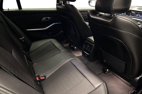 BMW 330e 11 of 12