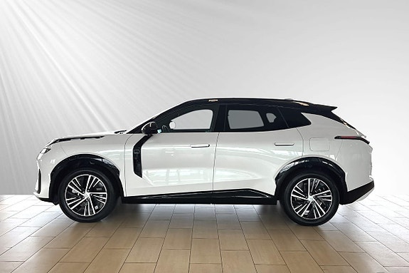 Lynk & Co 08 2 of 30