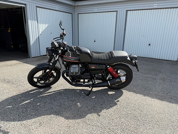Moto Guzzi V7 850 4 of 8
