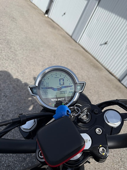 Moto Guzzi V7 850 5 of 8
