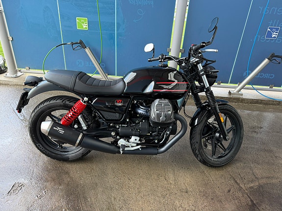 Moto Guzzi V7 850 7 of 8