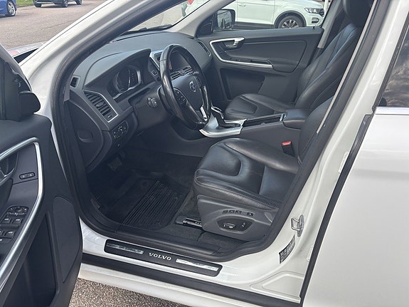 Volvo XC60 11 of 19