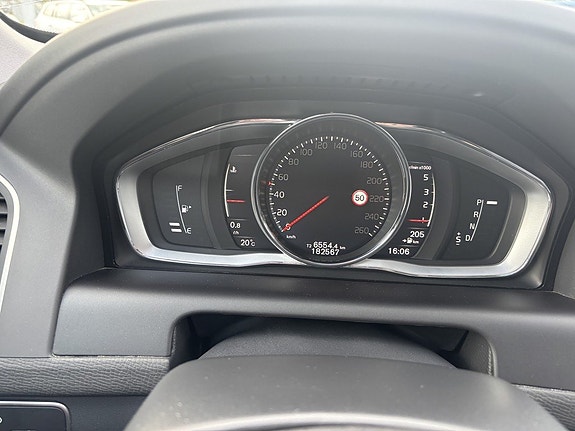 Volvo XC60 14 of 19