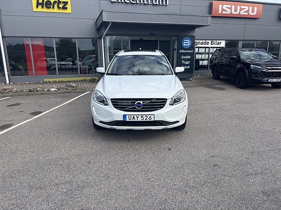 Volvo XC60 2 of 19