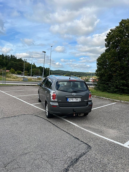Toyota Corolla Verso 3 of 11
