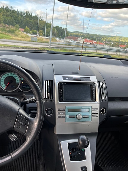Toyota Corolla Verso 9 of 11