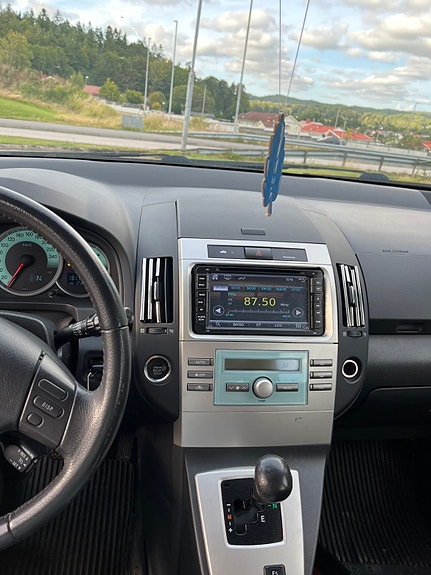 Toyota Corolla Verso 8 of 11