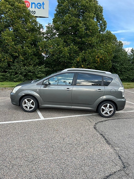 Toyota Corolla Verso 2 of 11
