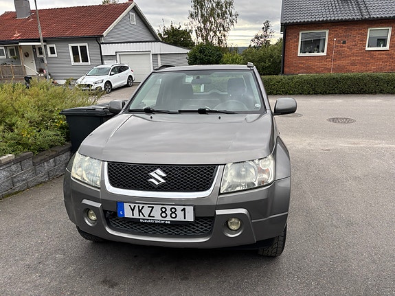 Suzuki Grand Vitara 2 of 4