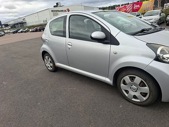 Toyota Aygo 3 of 6