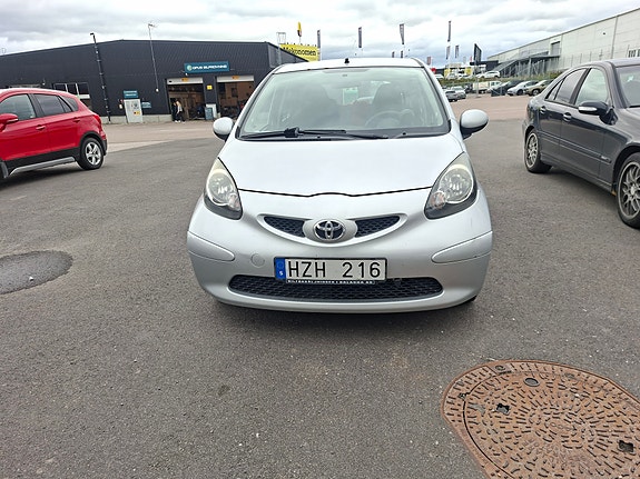 Toyota Aygo 2 of 6