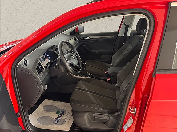Volkswagen T-Roc 3 of 7