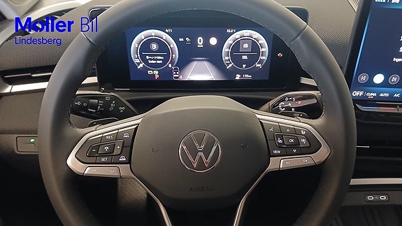 Volkswagen T-Roc 21 of 26