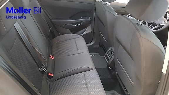 Volkswagen T-Roc 16 of 26