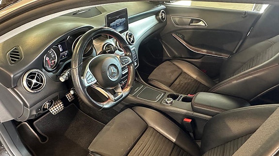 Mercedes-Benz CLA180 3 of 11