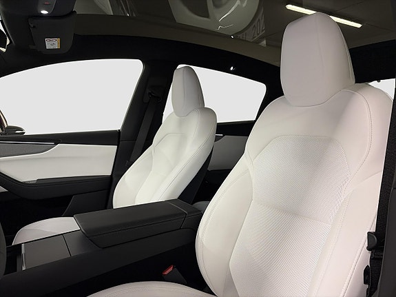 Tesla Model Y 18 of 22