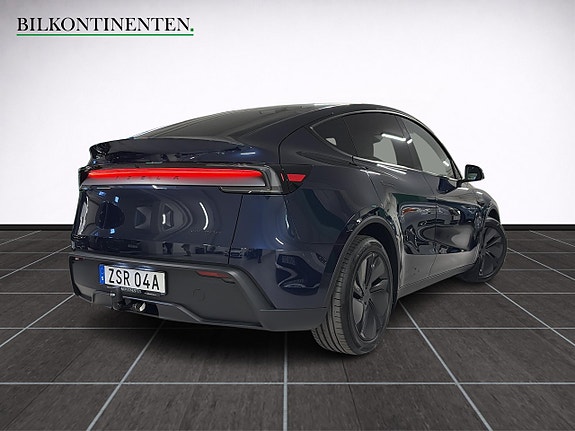 Tesla Model Y 3 of 22