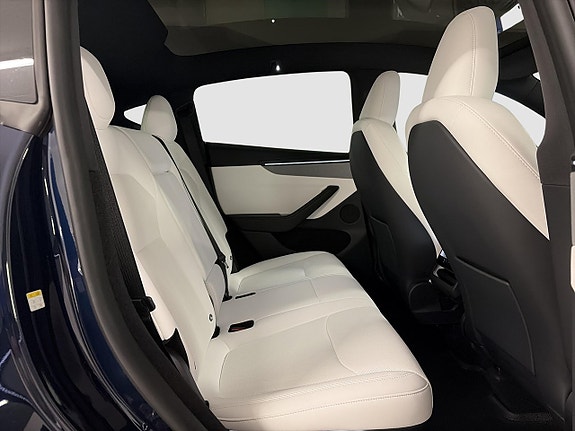 Tesla Model Y 6 of 22