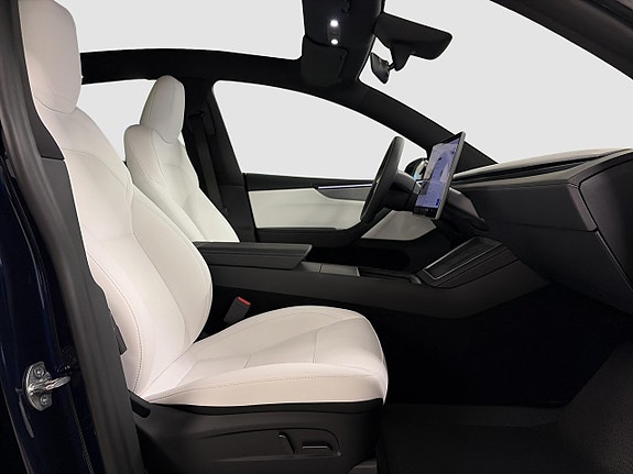 Tesla Model Y 4 of 22