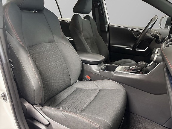 Toyota RAV4 7 of 15