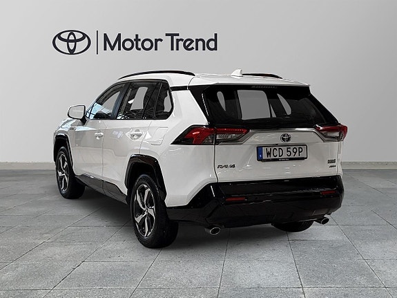 Toyota RAV4 2 of 15