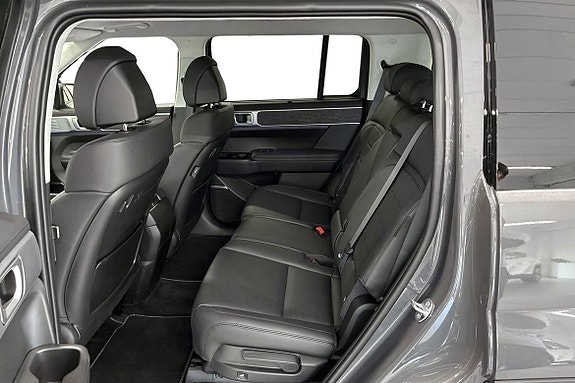 Hyundai Santa Fe 7 of 15