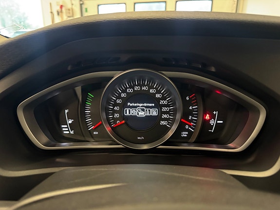 Volvo V40 Cross Country 12 of 15