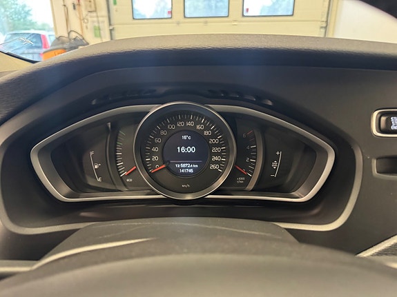 Volvo V40 Cross Country 8 of 15