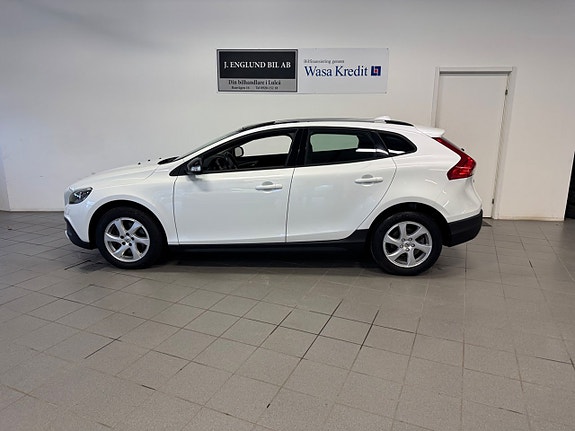Volvo V40 Cross Country 2 of 15