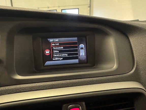 Volvo V40 Cross Country 13 of 15