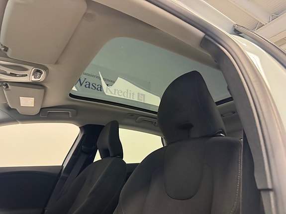 Volvo V40 Cross Country 7 of 15