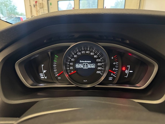Volvo V40 Cross Country 9 of 15
