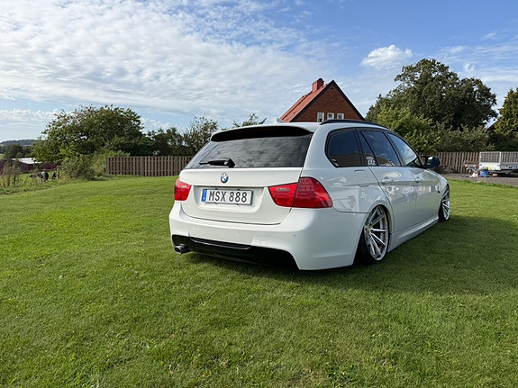 BMW 320d 2 of 6