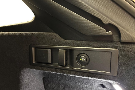 BMW 330e 14 of 14