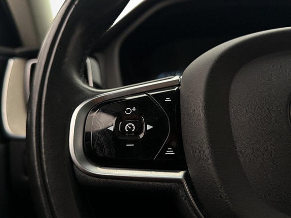 Volvo XC60 17 of 29