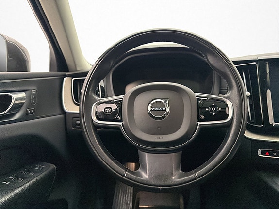 Volvo XC60 11 of 29