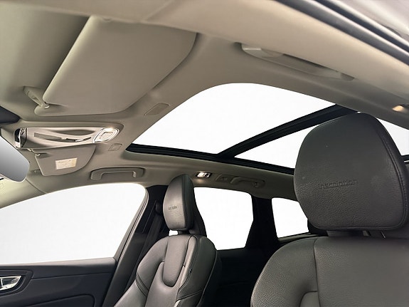 Volvo XC60 10 of 29