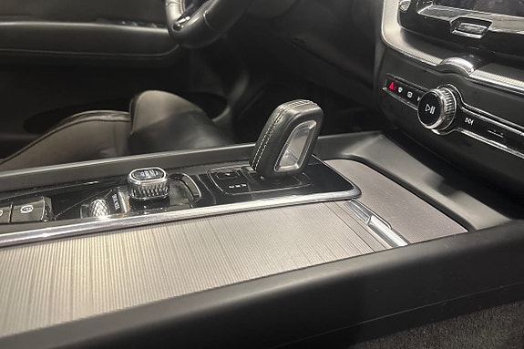 Volvo XC60 16 of 24