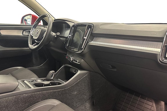 Volvo XC40 10 of 23